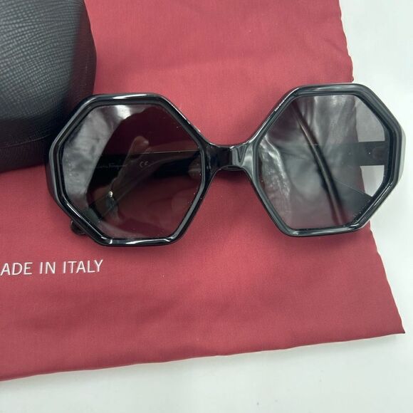 Women’s Salvatore Ferragamo octagon sunglasses made in Italy - Picture 1 of 9